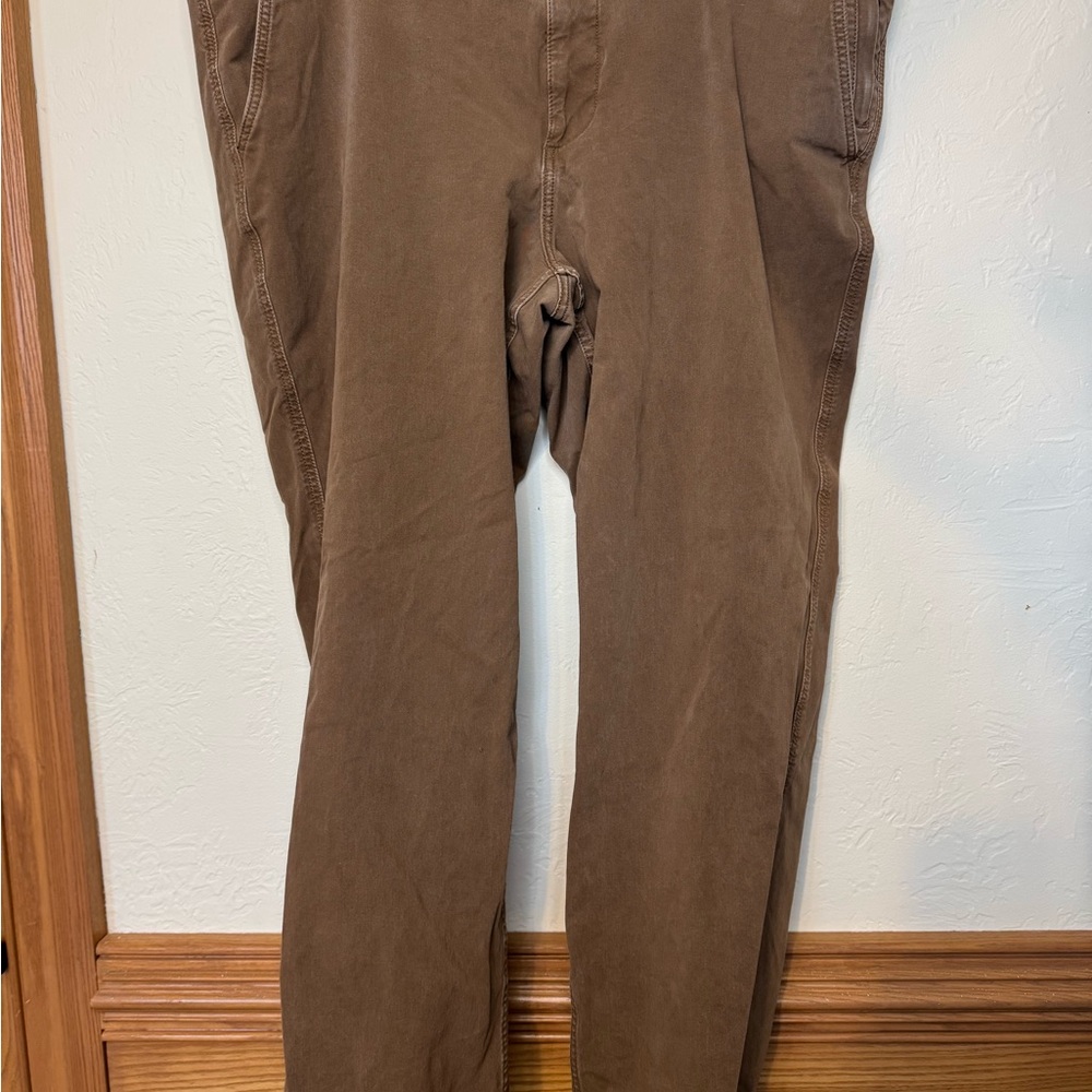 Dockers Men's Tan Chinos